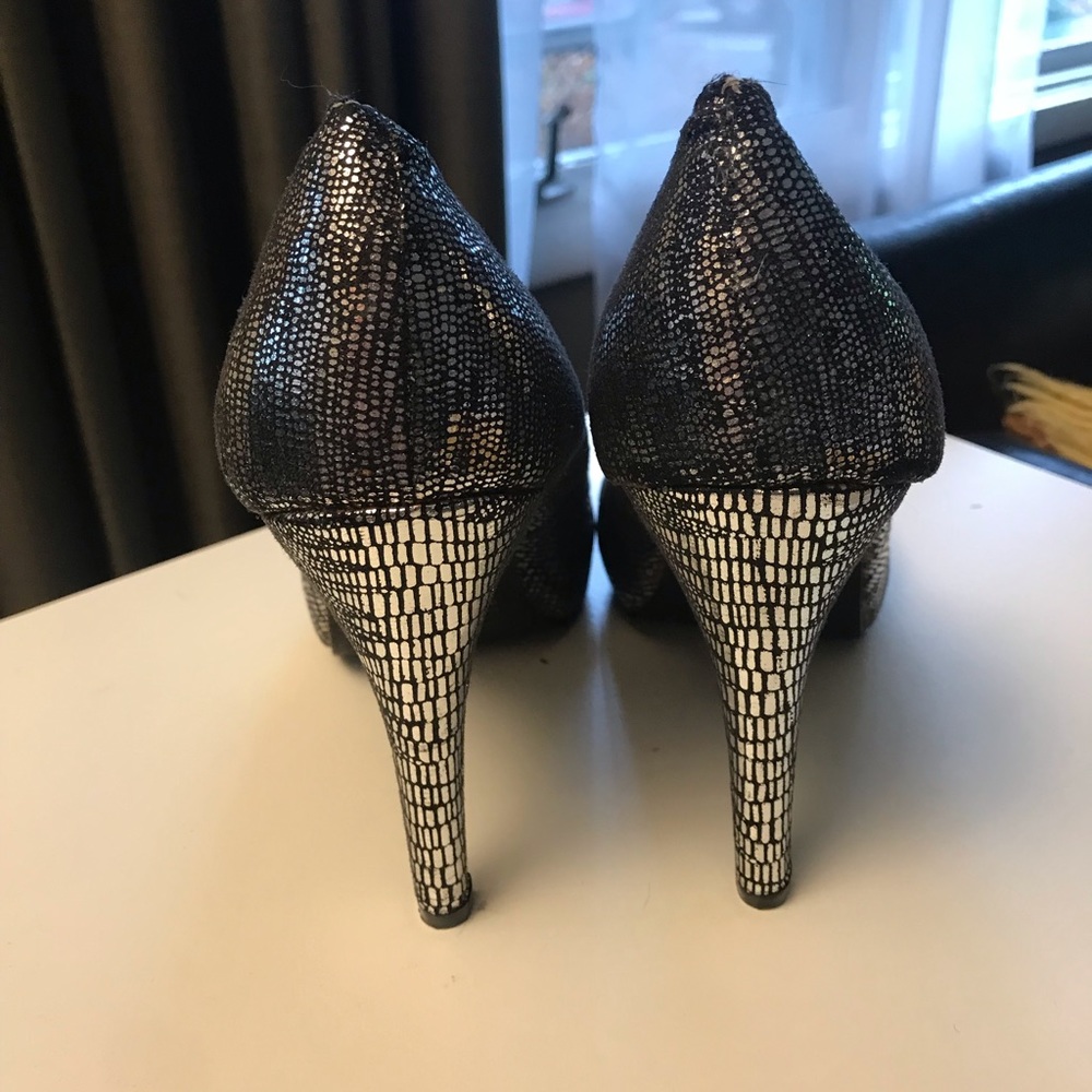 Size 9 - Picture 3 of 4